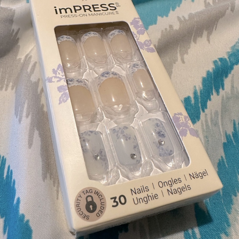 SOLD - LoveShackFancy x imPRESS limited edition press-on nail Hydrangea Blue S